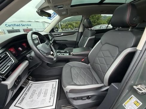 Used 2024 Volkswagen Atlas Peak Edition SE AWD/4WD image 34