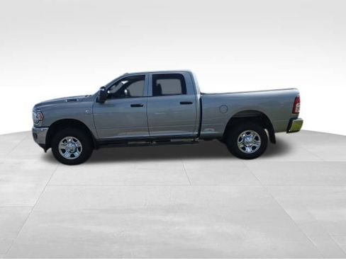Used 2024 RAM 2500 Tradesman w/ Chrome Appearance Group AWD/4WD image 4