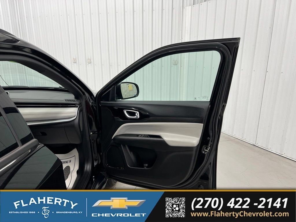 Used 2025 Jeep Compass Limited AWD/4WD image 14