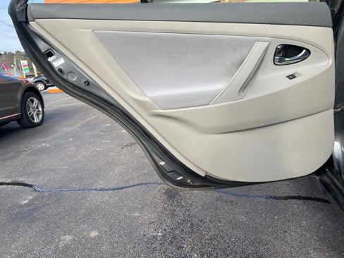 Used 2010 Toyota Camry image 10