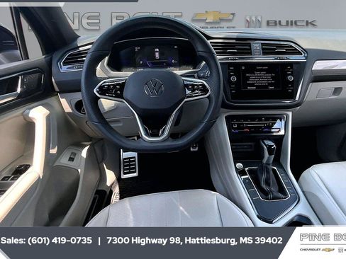 Used 2024 Volkswagen Tiguan SE R-Line FWD image 5