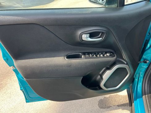 Used 2021 Jeep Renegade Latitude image 17