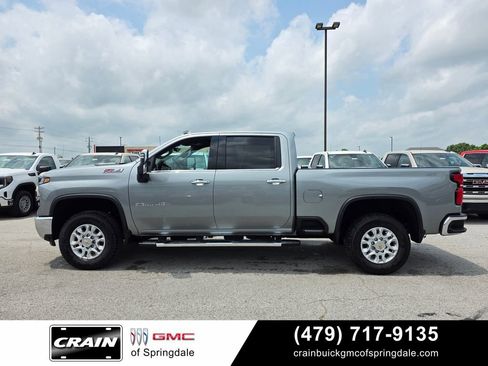 Used 2025 Chevrolet Silverado 2500 LTZ w/ LTZ Convenience Package AWD/4WD image 4