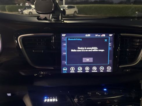 Used 2019 Chrysler Pacifica Touring-L w/ Advanced Safetytec Group image 9