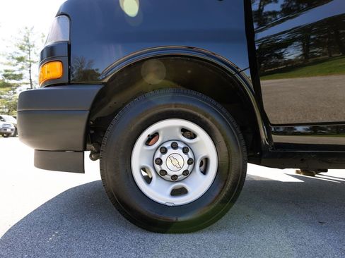 Used 2025 Chevrolet Express 3500 LS RWD image 8