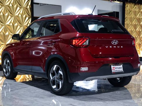 Used 2023 Hyundai Venue SEL FWD image 5