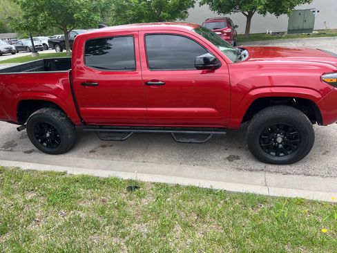 Used 2018 Toyota Tacoma SR image 4