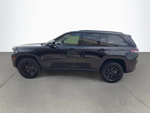 Used 2024 Jeep Grand Cherokee Altitude AWD/4WD image 7