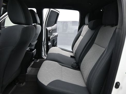 Used 2022 Toyota Tacoma TRD Sport image 16