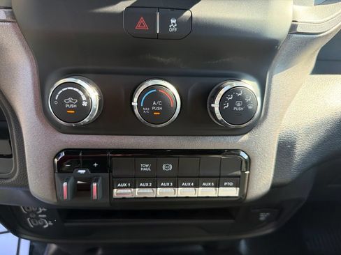 Used 2024 RAM 5500 Tradesman w/ Chrome Appearance Group AWD/4WD image 23