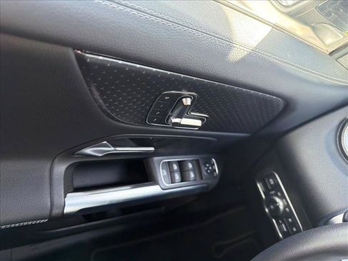 Used 2026 Mercedes-Benz GLB 250 image 12