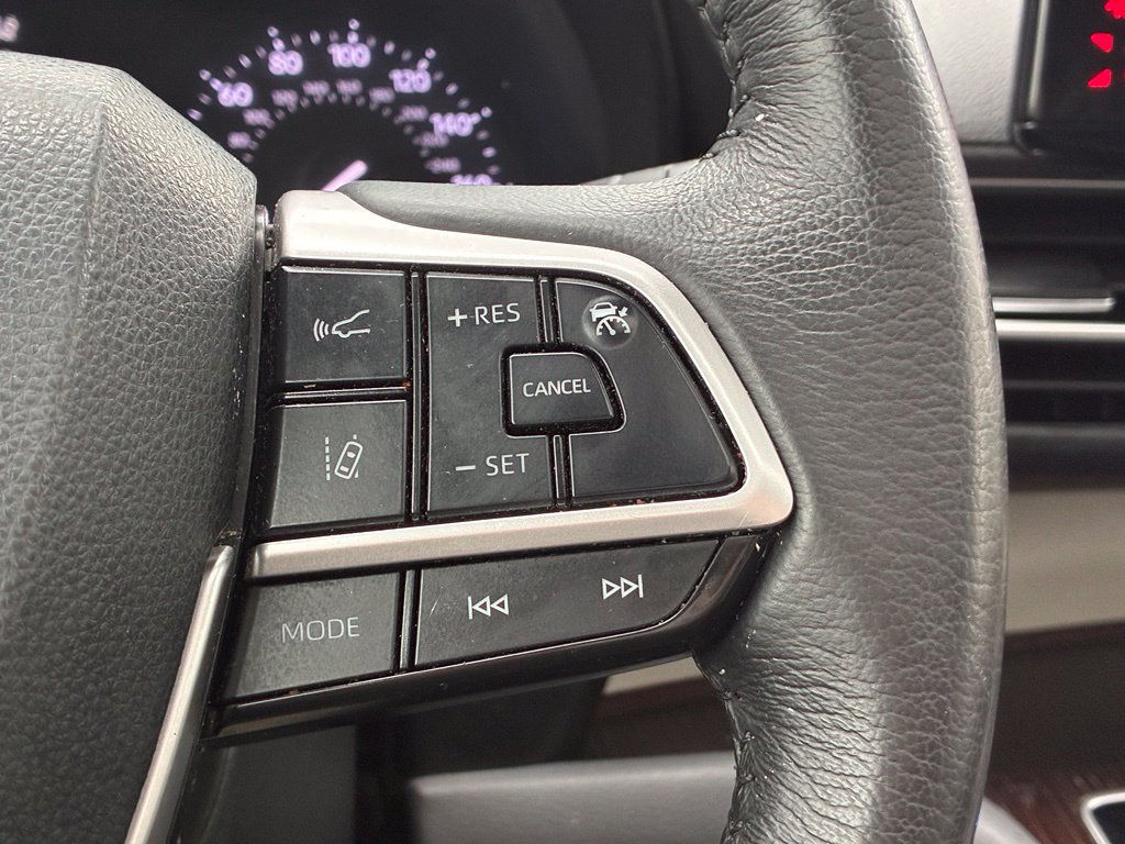 Used 2023 Toyota Sienna XLE FWD image 17