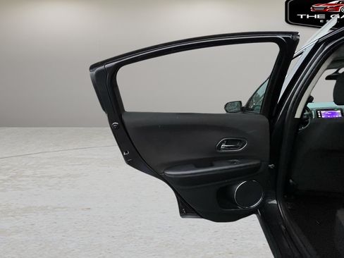 Used 2018 Honda HR-V EX image 33