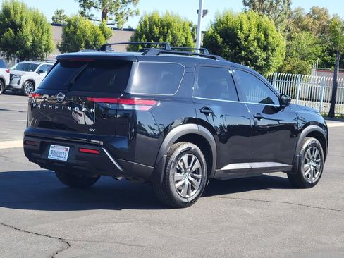 Used 2022 Nissan Pathfinder SV FWD image 4
