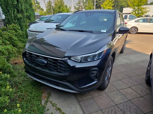Used 2025 Ford Escape ST-Line Select AWD/4WD image 2