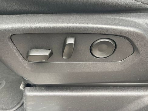 Used 2025 GMC Sierra 1500 SLT image 26