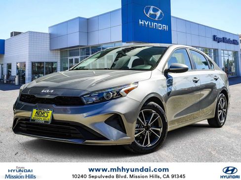 Used 2022 Kia Forte LXS image 1