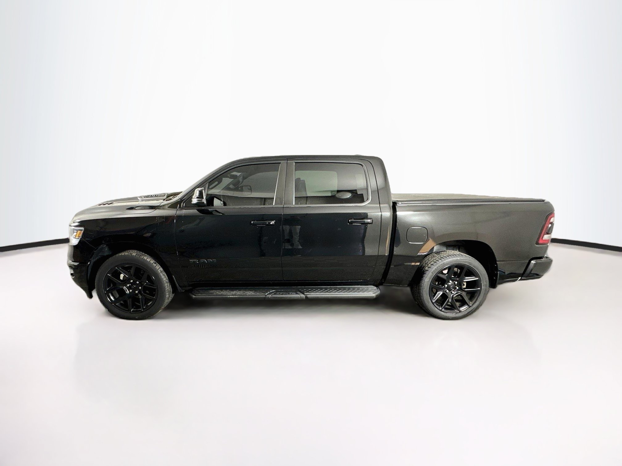 Used 2023 RAM 1500 Laramie AWD/4WD image 4