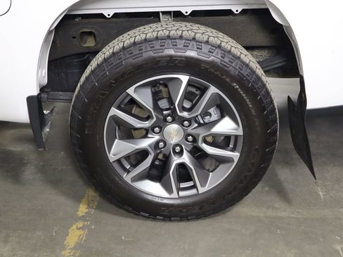 Used 2024 Chevrolet Silverado 1500 LT AWD/4WD image 39