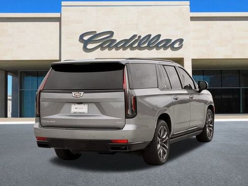 Certified 2023 Cadillac Escalade ESV Sport w/ Touring Package image 4