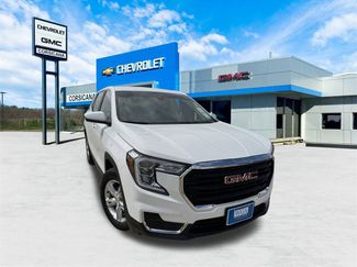 Used 2024 GMC Terrain SLE image 1