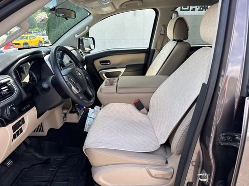 Used 2018 Nissan Titan SV AWD/4WD image 16
