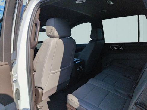 Used 2023 GMC Yukon SLT w/ SLT Luxury Package AWD/4WD image 30