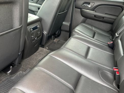Used 2013 Chevrolet Avalanche LT w/ Suspension Package, Off-Road AWD/4WD image 14