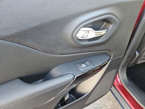 Used 2021 Jeep Cherokee Latitude Plus image 19