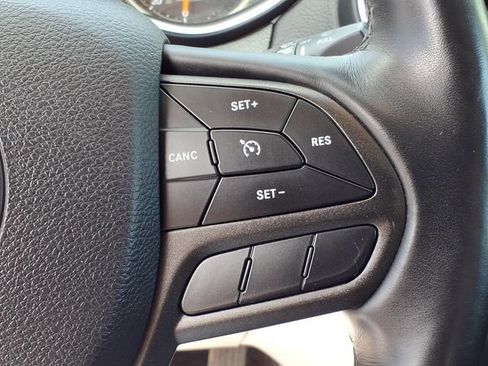 Used 2019 Jeep Cherokee Trailhawk w/ Comfort & Convenience Group AWD/4WD image 31