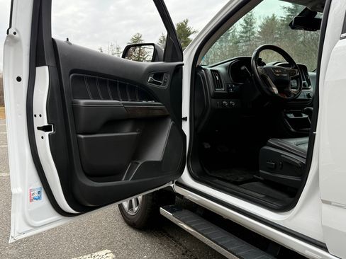 Used 2021 GMC Canyon Denali image 11