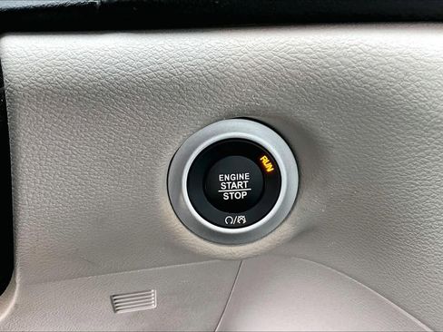 Used 2021 Chrysler Voyager Lxi image 35