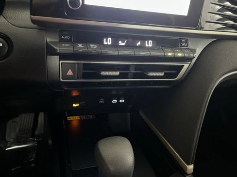 Used 2025 Toyota Camry LE FWD image 70