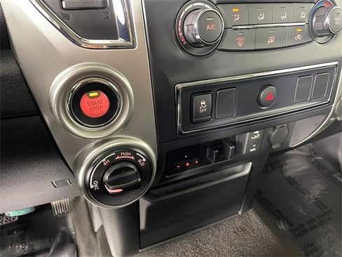 Used 2018 Nissan Titan SV image 8