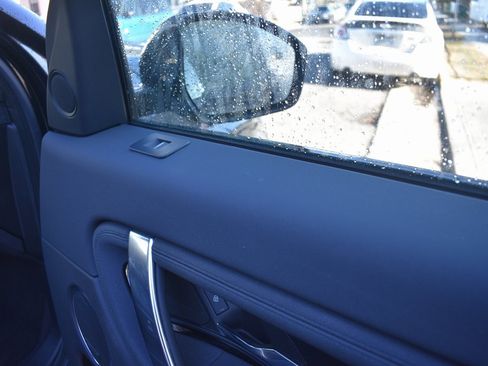 Used 2022 Land Rover Discovery Sport S image 25