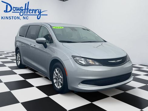 Used 2023 Chrysler Voyager LX FWD image 7
