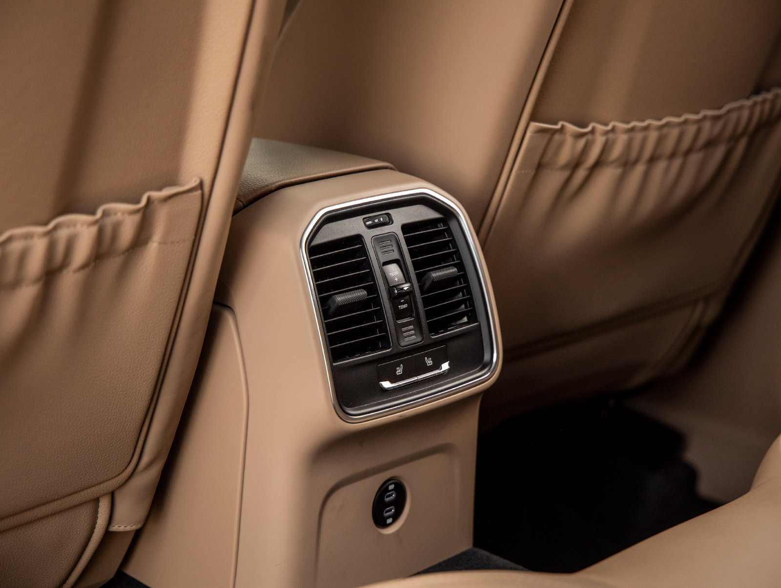 Certified 2024 Porsche Macan AWD/4WD image 36