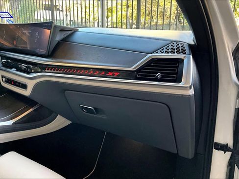 Used 2023 BMW X7 xDrive40i w/ Premium Package image 19