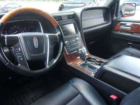 Used 2015 Lincoln Navigator 2WD image 18