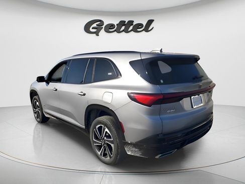 Used 2025 Buick Enclave Sport Touring image 6