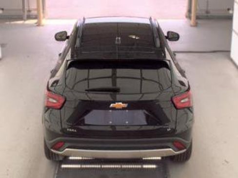 Used 2025 Chevrolet Trax LT w/ LT Convenience Package FWD image 9