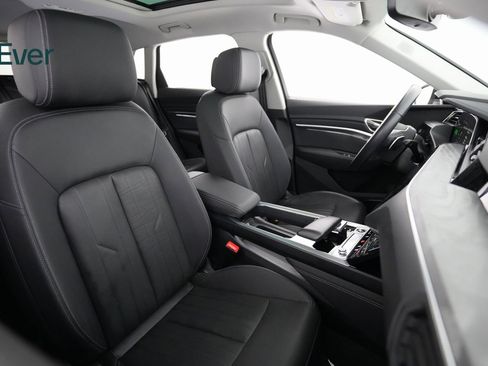 Used 2024 Audi Q8 e-tron Premium Plus w/ Premium Plus Package image 8