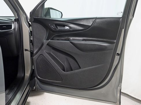 Used 2018 Chevrolet Equinox LT image 30
