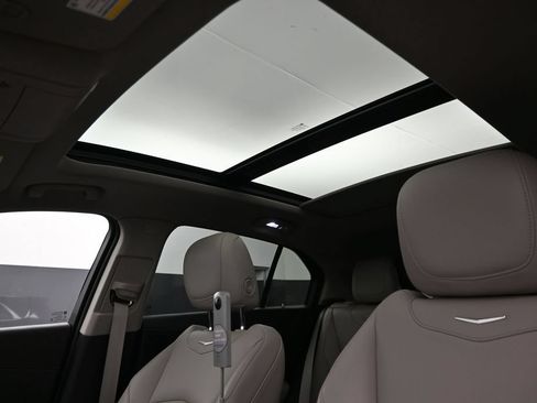Certified 2023 Cadillac XT4 Luxury FWD image 12