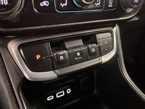 Used 2024 GMC Terrain SLT image 25