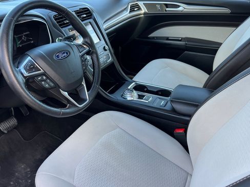 Certified 2019 Ford Fusion SE w/ Equipment Group 151A image 11