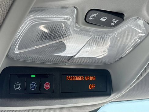Used 2025 Chevrolet TrailBlazer LT w/ LT Cold Weather Package FWD image 18