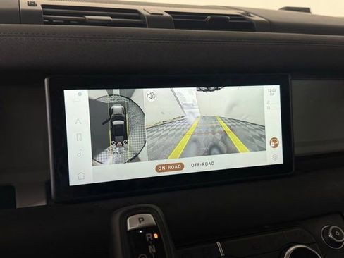 Used 2022 Land Rover Defender 110 SE image 29