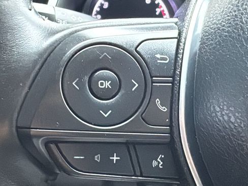 Used 2020 Toyota Camry SE w/ Carpet Mat Package image 12