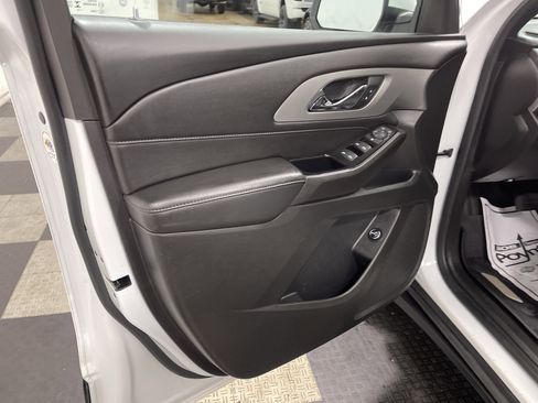 Used 2023 Chevrolet Traverse LT FWD image 13